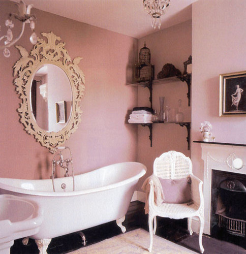 Vintage Decor in the Bathroom
